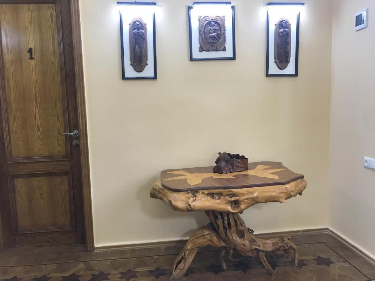 Hotel Wooden Museum à Koutaïssi Extérieur photo